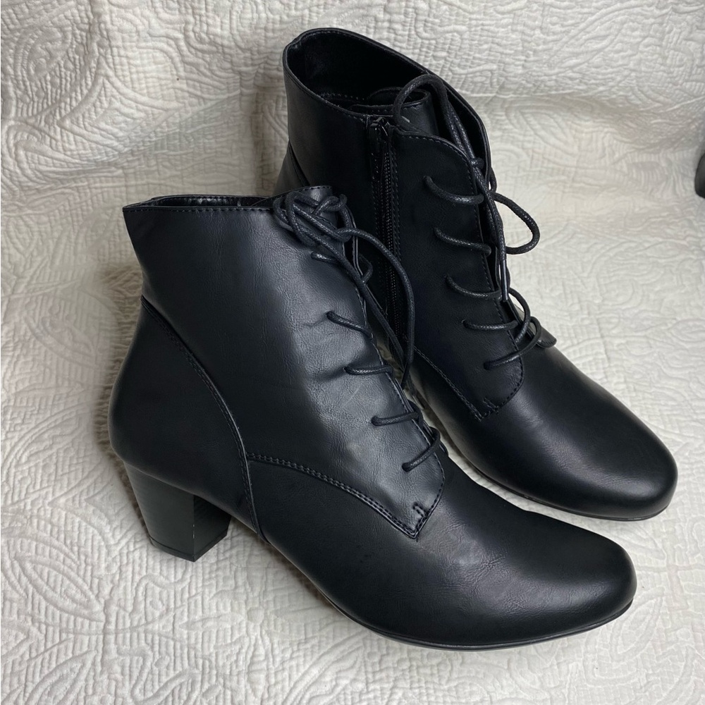 Cliffs by WHITE MOUNTAIN Black Combat Boots with Lace-up Design and Chunky Heel